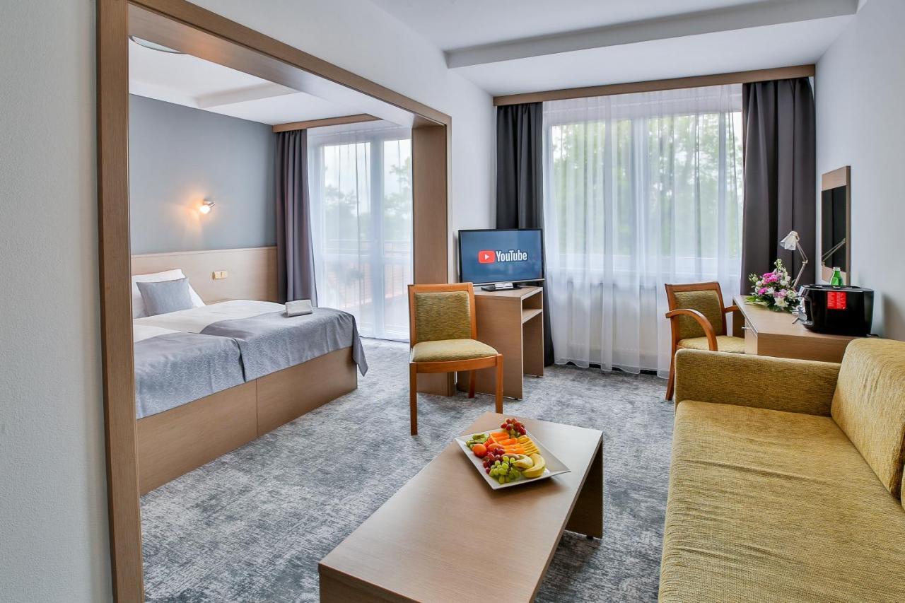 Lh Parkhotel Hluboka Nad Vltavou Congress & Wellness Екстериор снимка