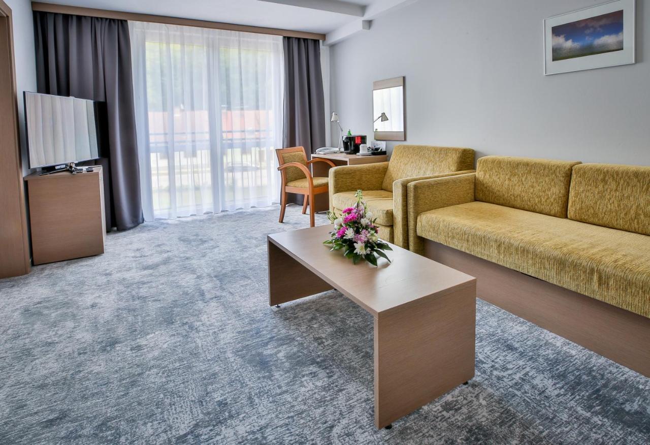 Lh Parkhotel Hluboka Nad Vltavou Congress & Wellness Екстериор снимка