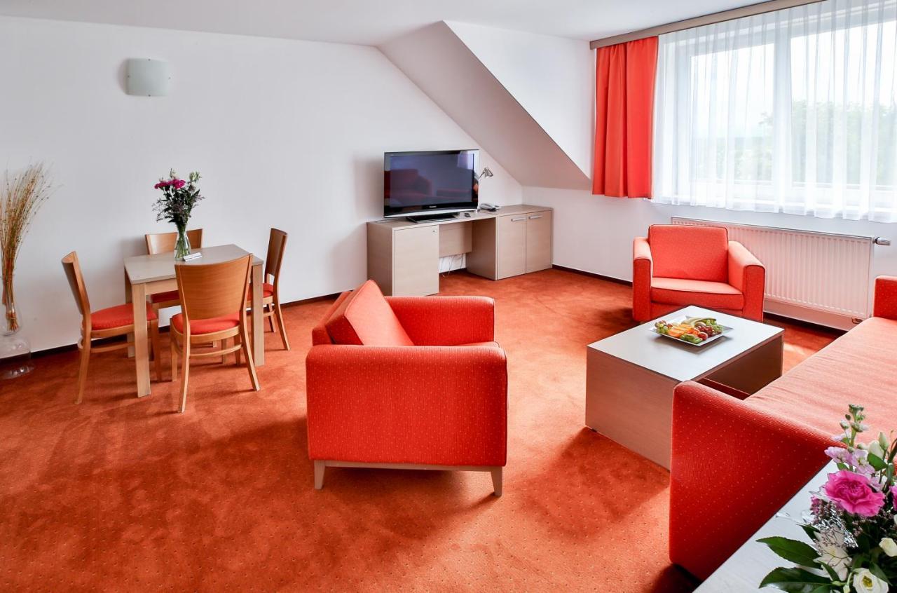 Lh Parkhotel Hluboka Nad Vltavou Congress & Wellness Екстериор снимка