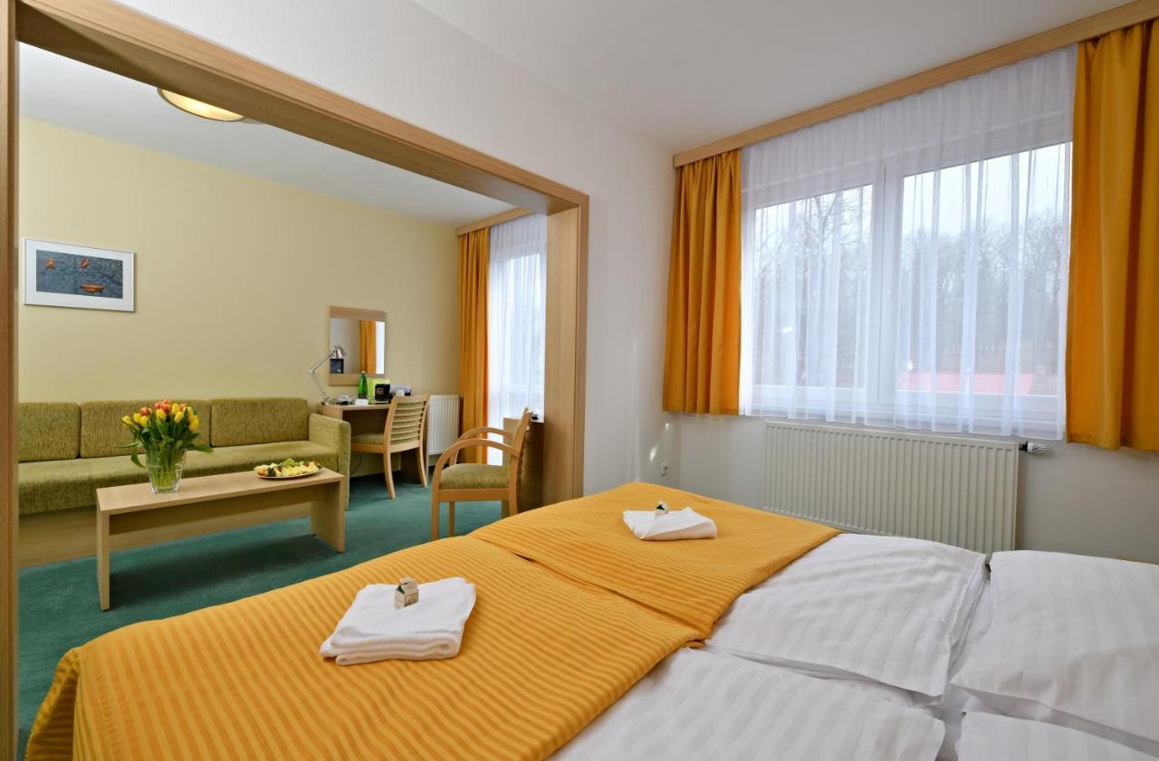 Lh Parkhotel Hluboka Nad Vltavou Congress & Wellness Екстериор снимка