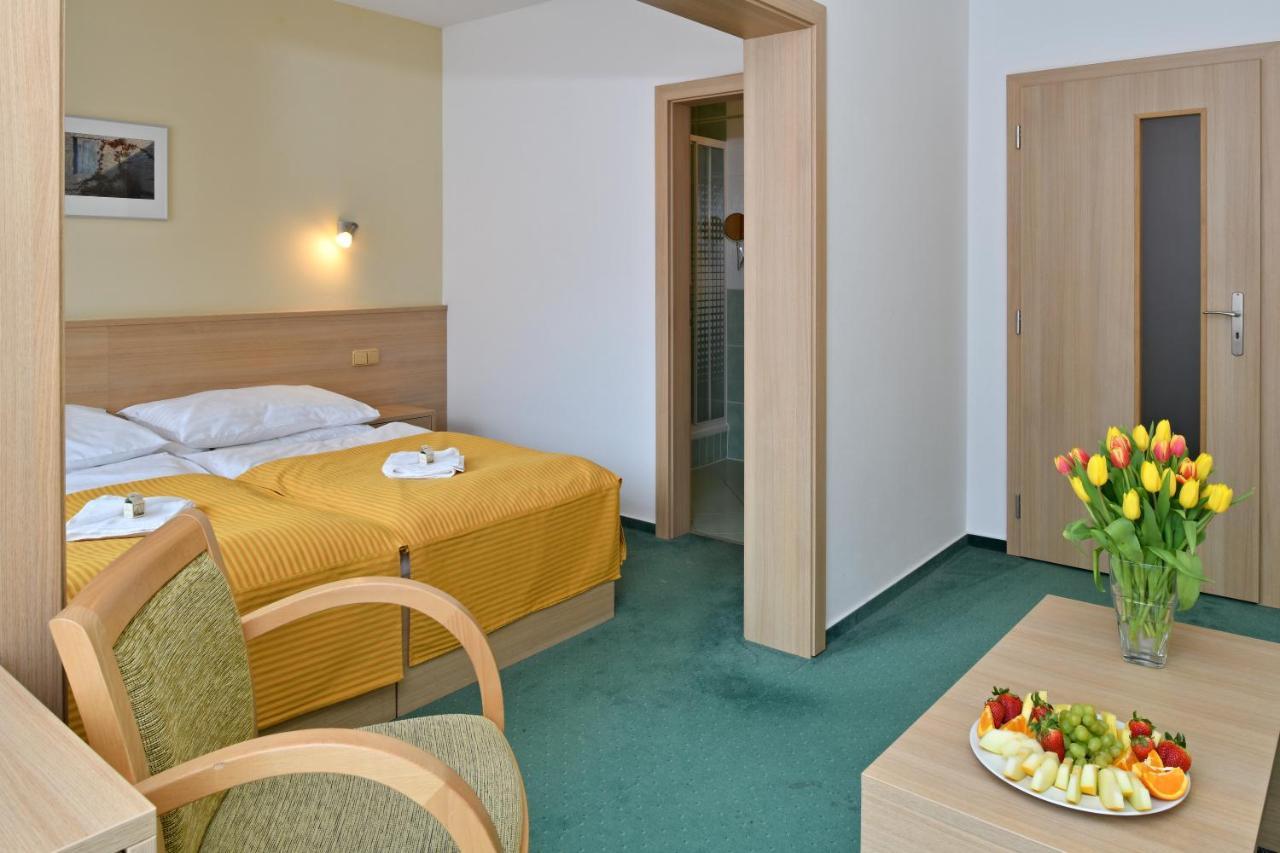 Lh Parkhotel Hluboka Nad Vltavou Congress & Wellness Екстериор снимка