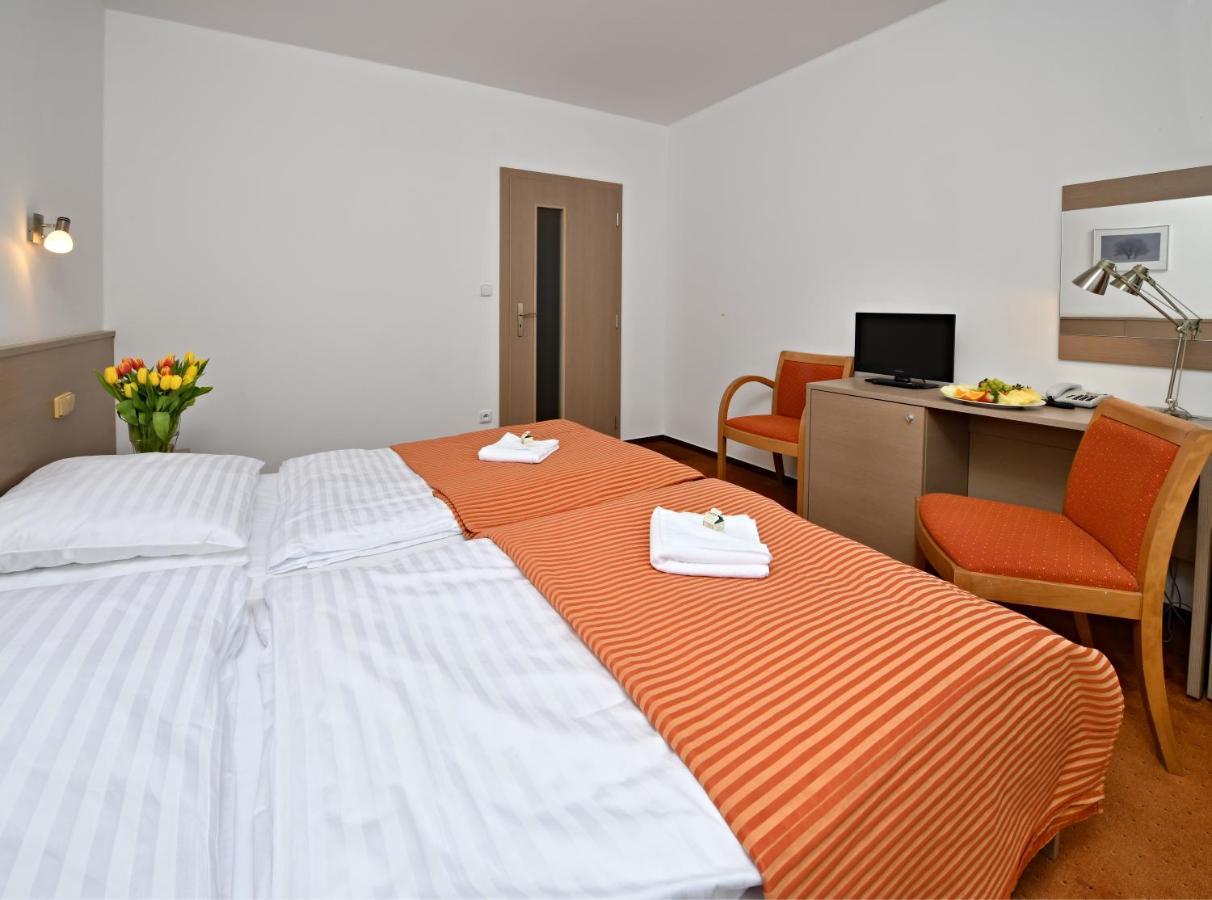 Lh Parkhotel Hluboka Nad Vltavou Congress & Wellness Екстериор снимка