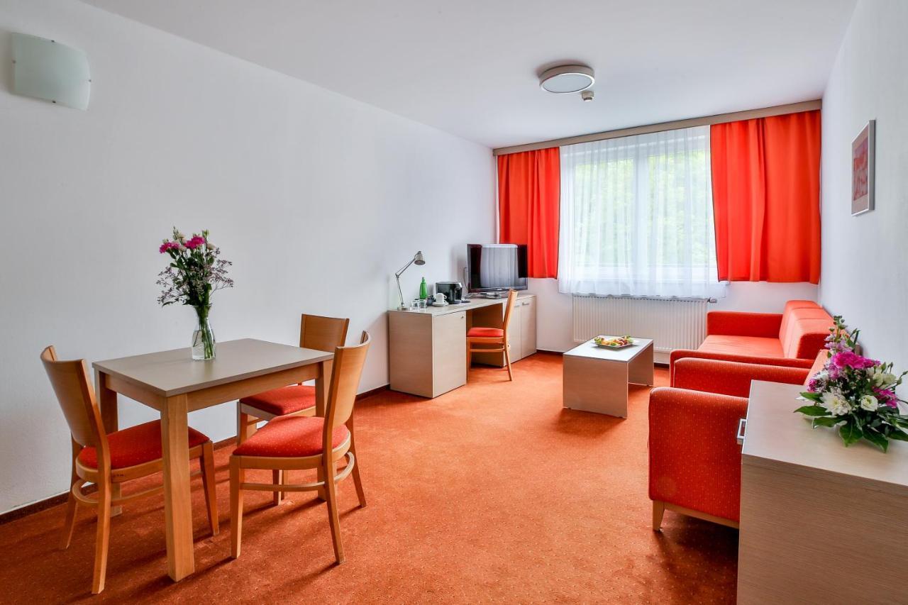 Lh Parkhotel Hluboka Nad Vltavou Congress & Wellness Екстериор снимка