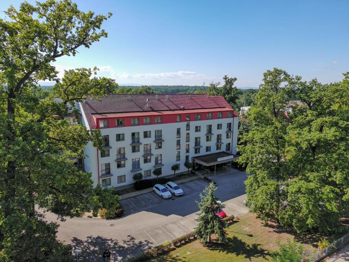 Lh Parkhotel Hluboka Nad Vltavou Congress & Wellness Екстериор снимка