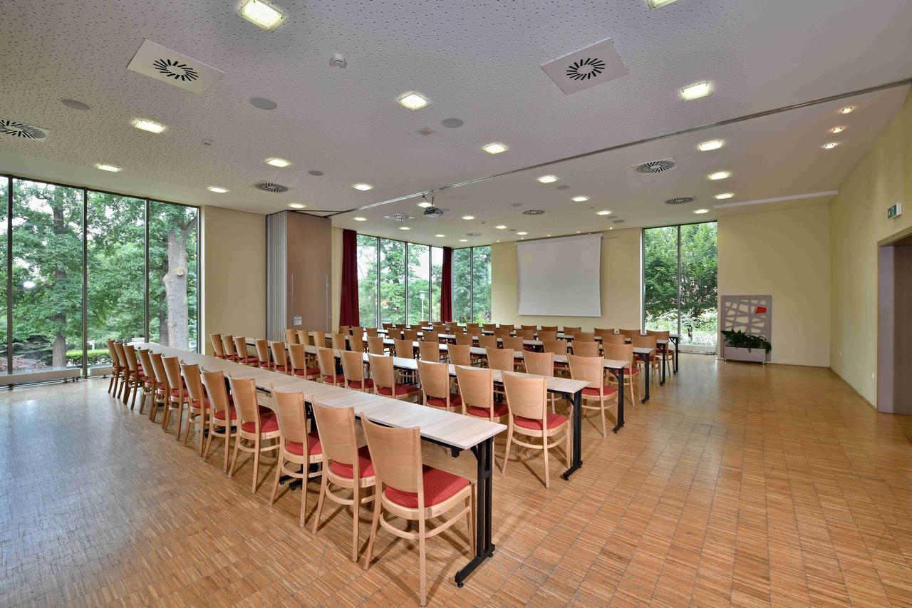 Lh Parkhotel Hluboka Nad Vltavou Congress & Wellness Екстериор снимка