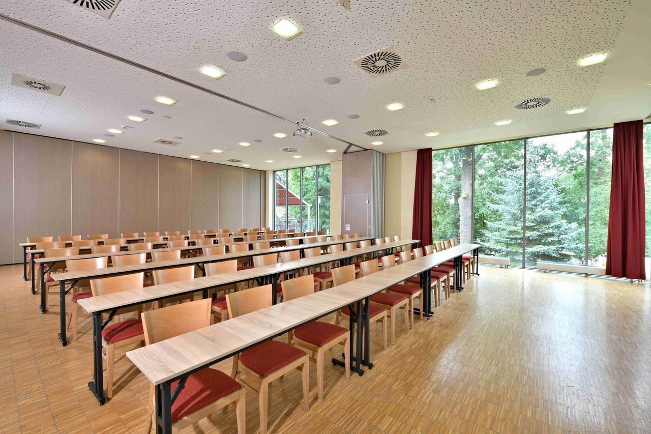 Lh Parkhotel Hluboka Nad Vltavou Congress & Wellness Екстериор снимка
